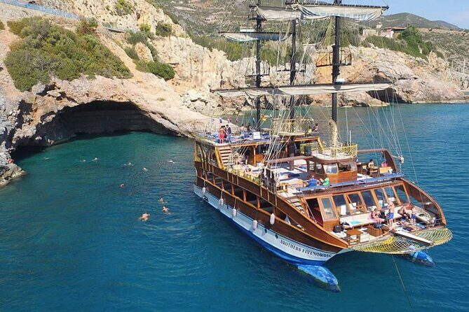 Alanya Catamaran Boat Tour with Lunch, Soft Drinks & Transfer - Cruising past Alanya Kalesi: the 90 minutes with context