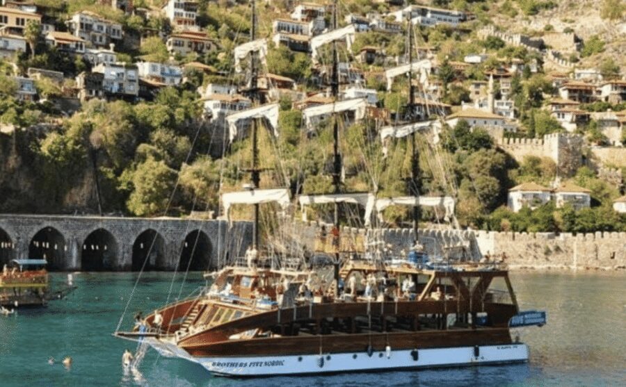 Alanya: Catamaran Boat Tour with Snorkeling and BBQ Lunch - Crew, Music, and the On-Board Vibe (From Relaxed to Playful)