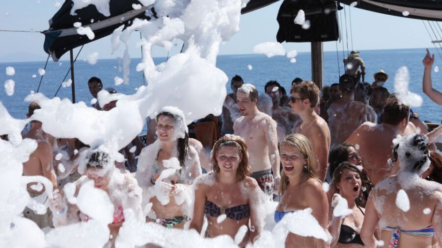 Alanya: Disco Boat Tour with Foam Party and Unlimited Drinks - Day vs Night cruises: picking the vibe you’ll actually enjoy