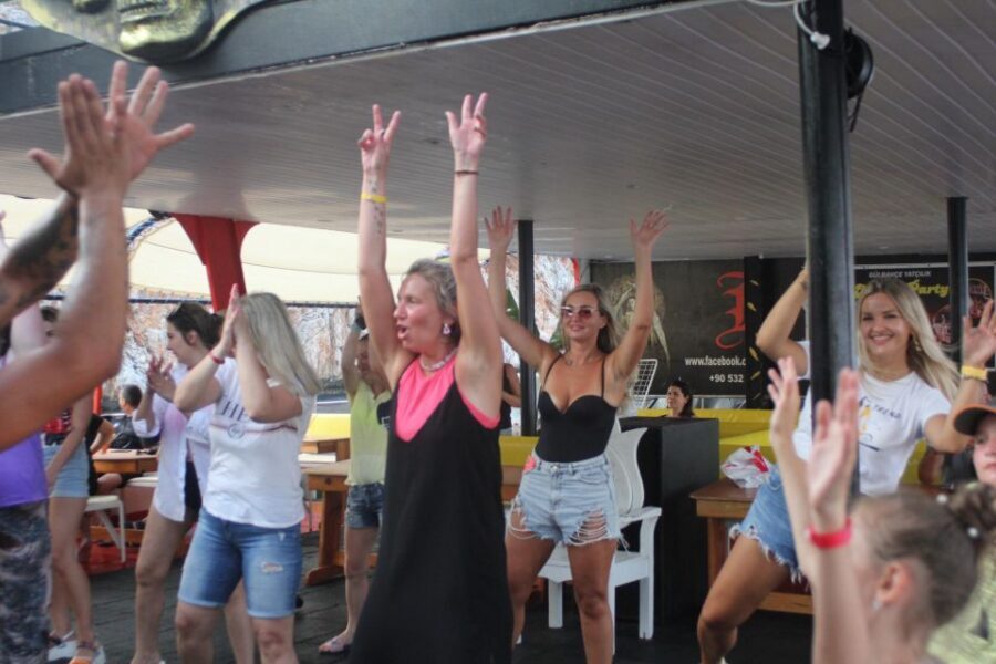 Alanya: Evening Jeep Tour with Sunset Boat Trip and Dinner - Dinner at the Dim River: Gazebos, Music, and Turkish-Style Night Atmosphere
