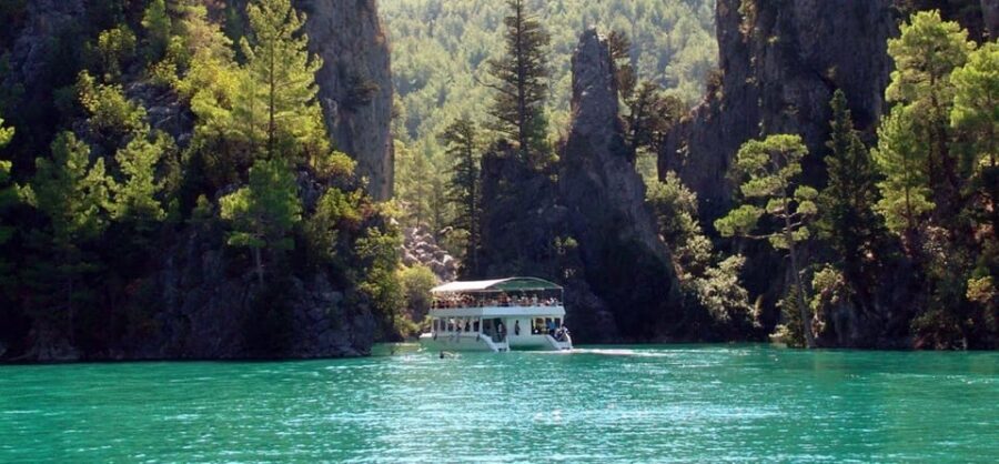 Alanya: Green Canyon Boat Trip with Lunch and Hotel Pickup - On the water: cruising the Green Canyon and dam-lake scenery