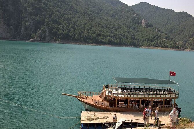 Alanya Green Canyon Boat Trip With Lunch & Unlimited Soft Drinks - Lunch at the lakeside restaurant: the included meal moment