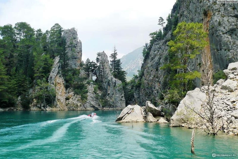 Alanya: Green Canyon Full-Day Boat Tour with Lunch - Boarding a Modern Boat and Cruising the Emerald Waters