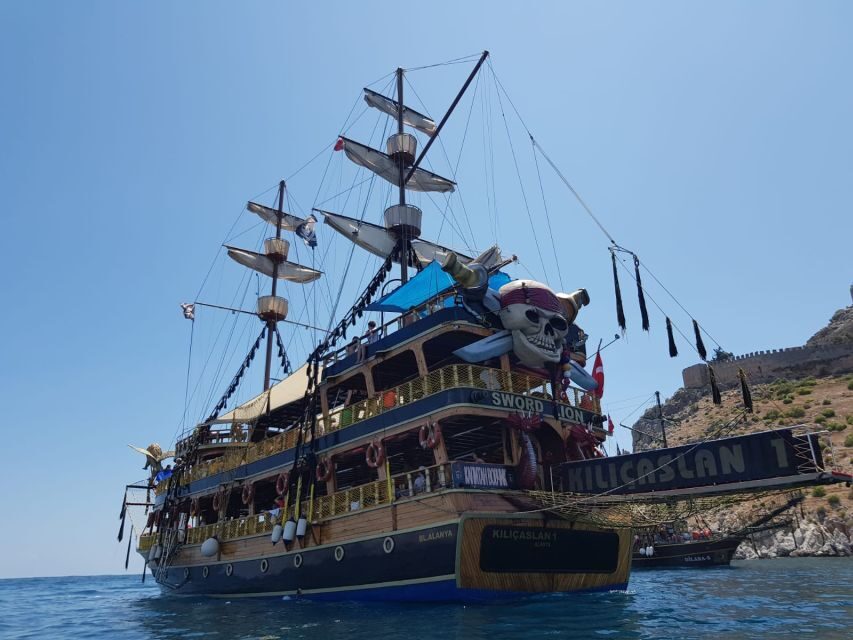Alanya: Pirate Boat Tour w/ BBQ & Foam Party - Getting on Board in Alanya Harbor (SWORD LION and the real-world flow)