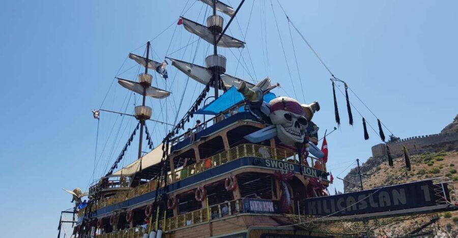Alanya: Pirate Boat Tour w/ BBQ & Foam Party - Foam Party and Music: When the Crew Turns the Afternoon Up