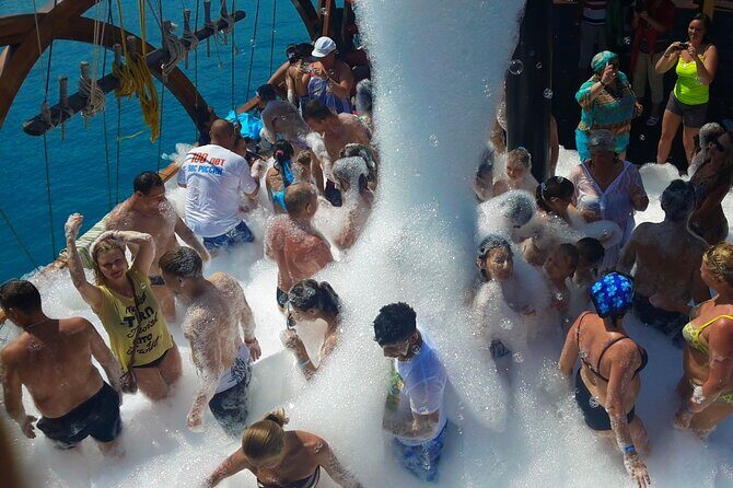 Alanya Pirate Boat Tour with Lunch, Soft Drinks & Transfer - Group size and comfort: what the 100-person cap means
