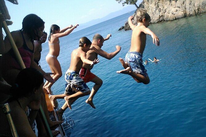 Alanya Pirate Boat Trip All-Inclusive with Lunch & Transfers - Group Size and Atmosphere: What a 29-Person Max Means