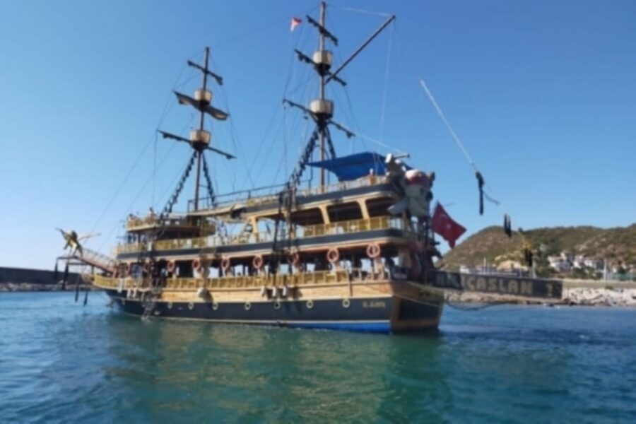 Alanya: Pirate Ship Cruise with Food and Swimming Stops - Swim Breaks in the Mediterranean (Plus Showers Onboard)