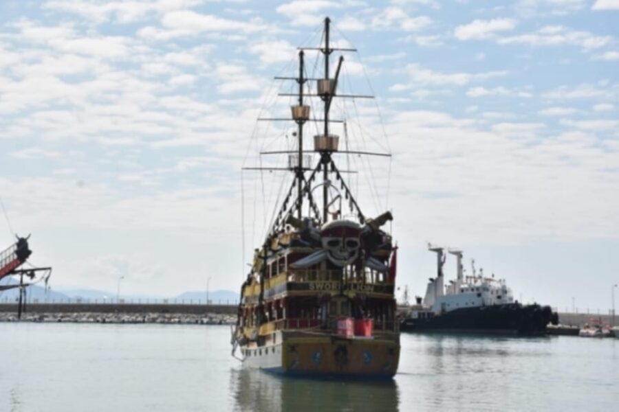 Alanya: Pirate Ship Cruise with Food and Swimming Stops - Foam Party on the Way Back (A Big Family Favorite)