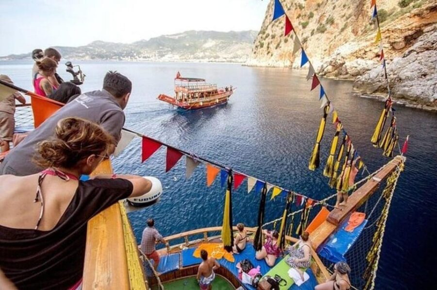Alanya: Pirates Boat Trip with Lunch and Hotel Pickup - Quick Take: What Makes This Cruise Worth Your Time