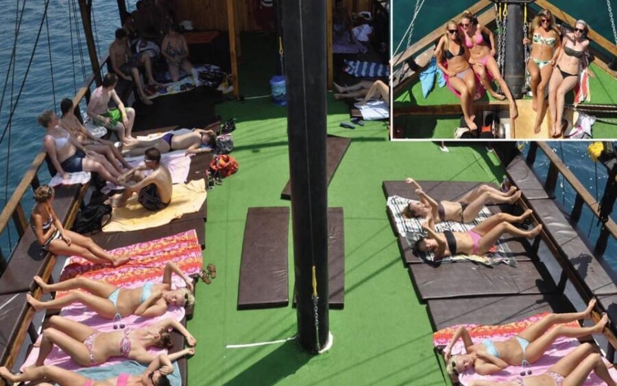 Alanya: Pirates of Alanya Boat Tour with Lunch and Drinks - The parrot photo moment and other extras you might see