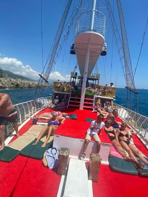 Alanya: Relax Boat Tour with Lunch & Unlimited Soft Drinks - Entering “relax mode” from your hotel to Alanya Port