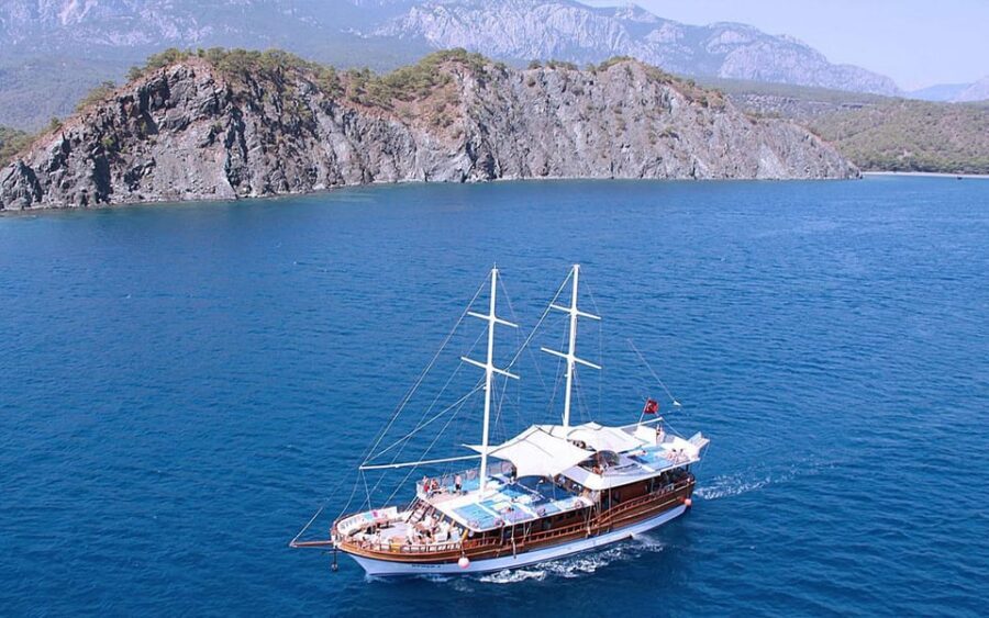 Alanya Relaxing Family Boat Tour Without Foam And Loud Music - Why this Alanya boat tour feels different from the party cruises