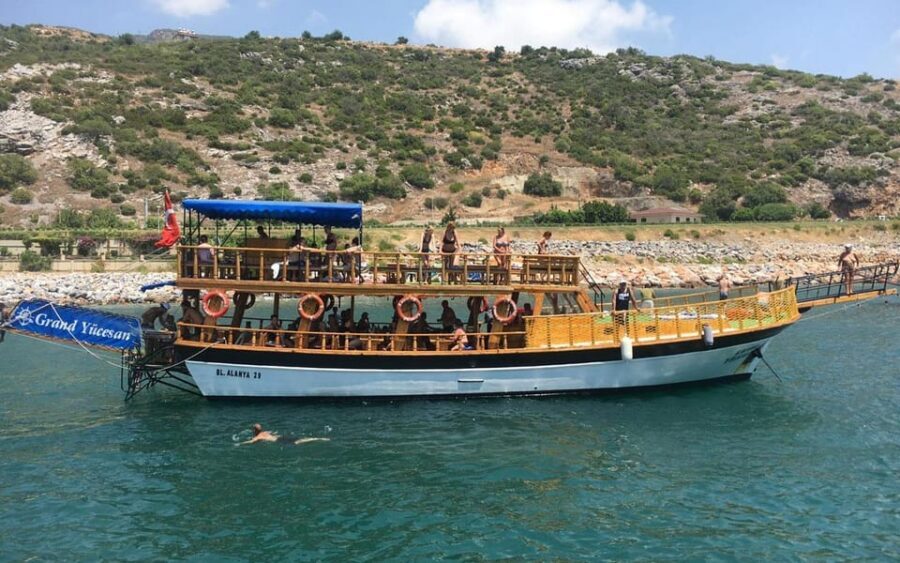 Alanya Relaxing Family Boat Tour Without Foam And Loud Music - What the 4–6 hours at sea actually looks like
