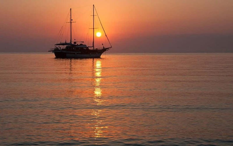 Alanya: Sunset Boat Includes Soft Drinks And Dinner - Hotel Pickup and Harbor Arrival: Easy If You Message the Right Spot