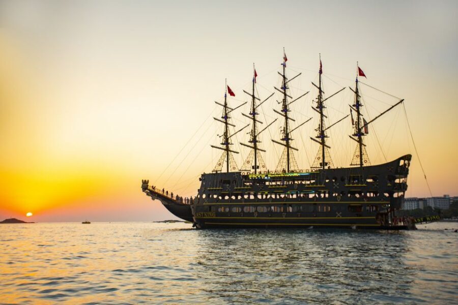 Alanya: Sunset Cruise and Party Boat - The flow of the evening: swims first, dinner, then foam