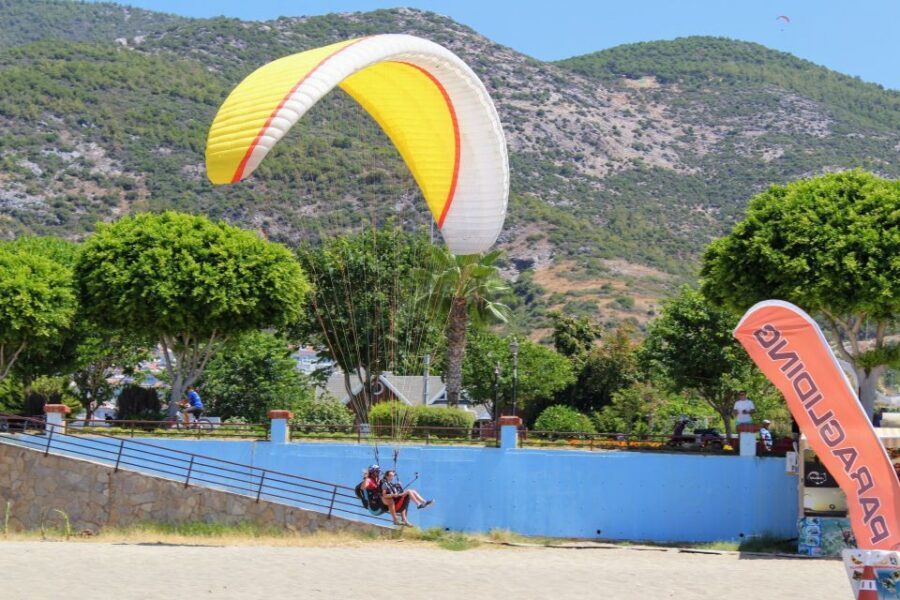 Alanya: Tandem Paragliding Experience Over Cleopatra Beach - Logistics that can trip you up: meeting point and schedule slippage