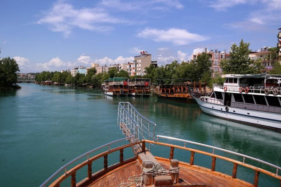 Manavgat Cruise & Grand Bazaar w/Lunch and Unlimited Drinks - Grand Bazaar in Manavgat: Souvenir Browsing With a Time Limit